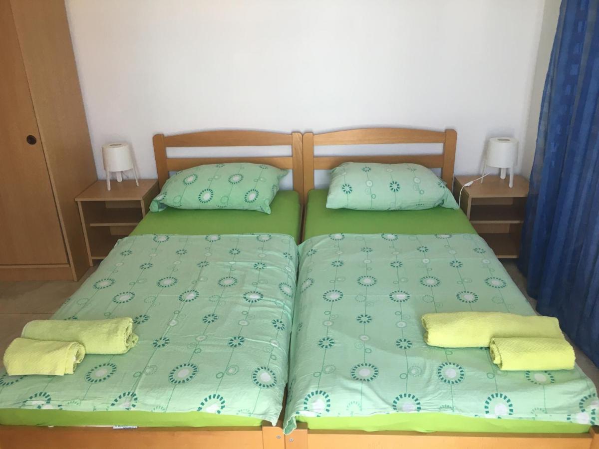 Apartmani Domenika Žuljana Buitenkant foto